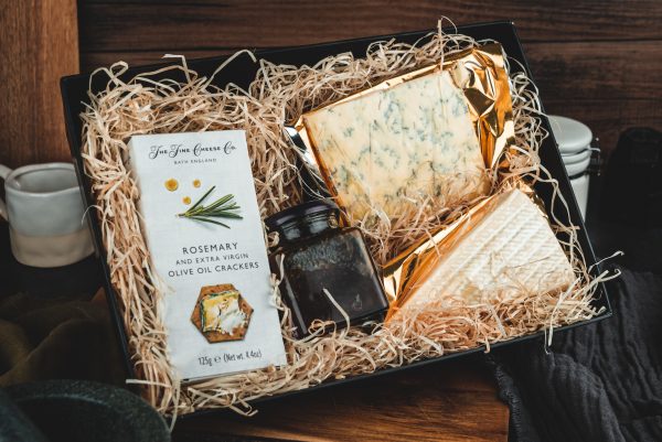 Cheese Lovers Gift Box - (2 x cheese, 1 x chutney and 1 x crackers)